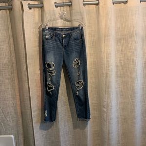 Distressed BF jeans.